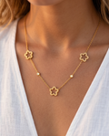 Collar Flores Brillo Dorado