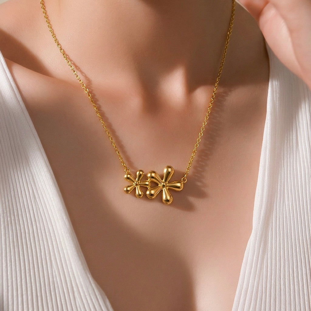Collar Flores Dorado